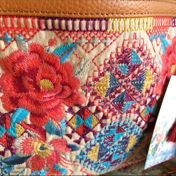 🍃💕NWT Johnny Was Floral Leather Tassel Clutch - Picture 5 of 6